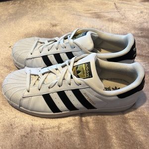 adidas superstar sneaker - women’s size 8